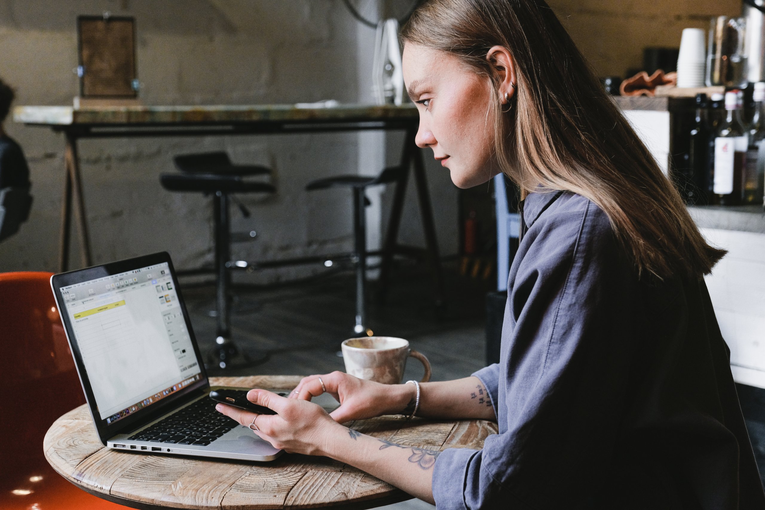 WOMAN-LAPTOP-COFFEE
